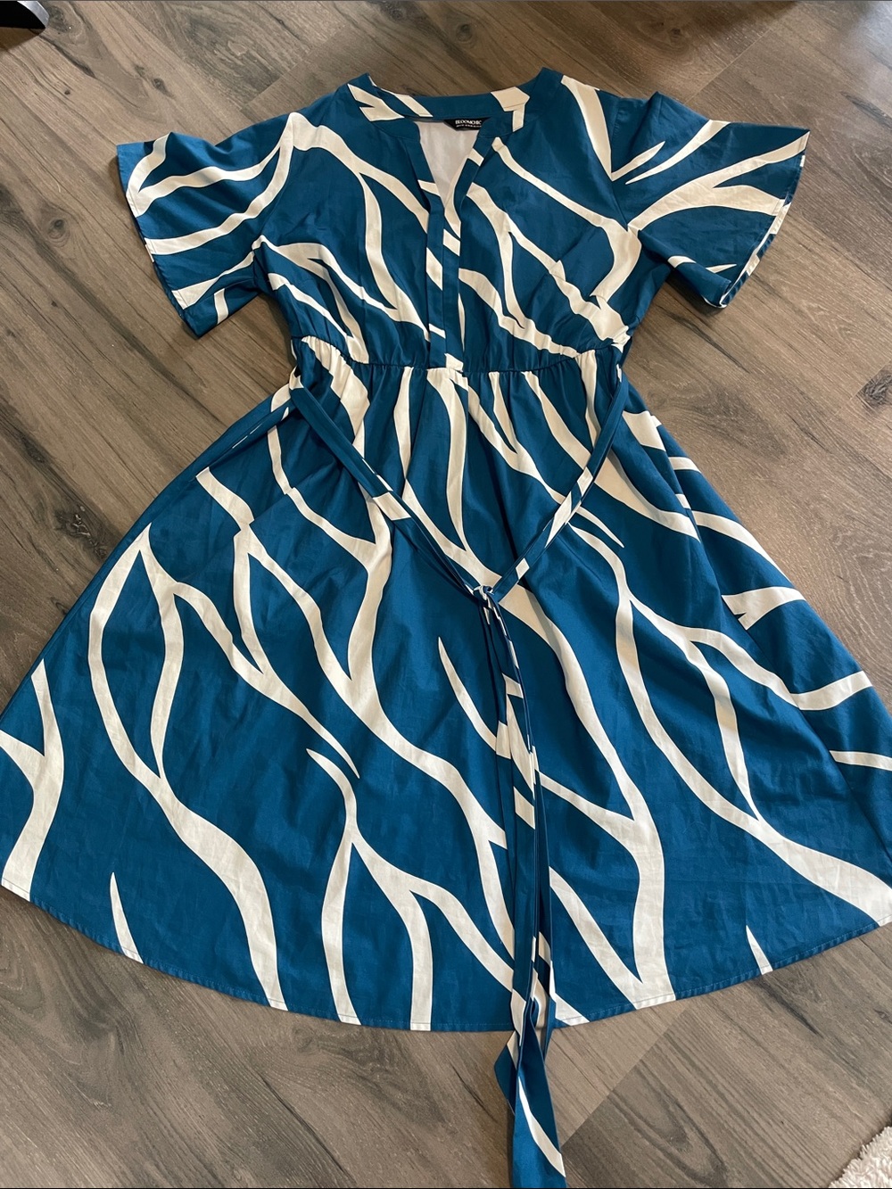 Bloomchic Teal and White Abstract Print Midi Dress Size 14-16